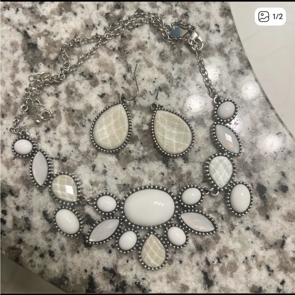 Paparazzi, NWOT - Statement Necklace & Earring Set